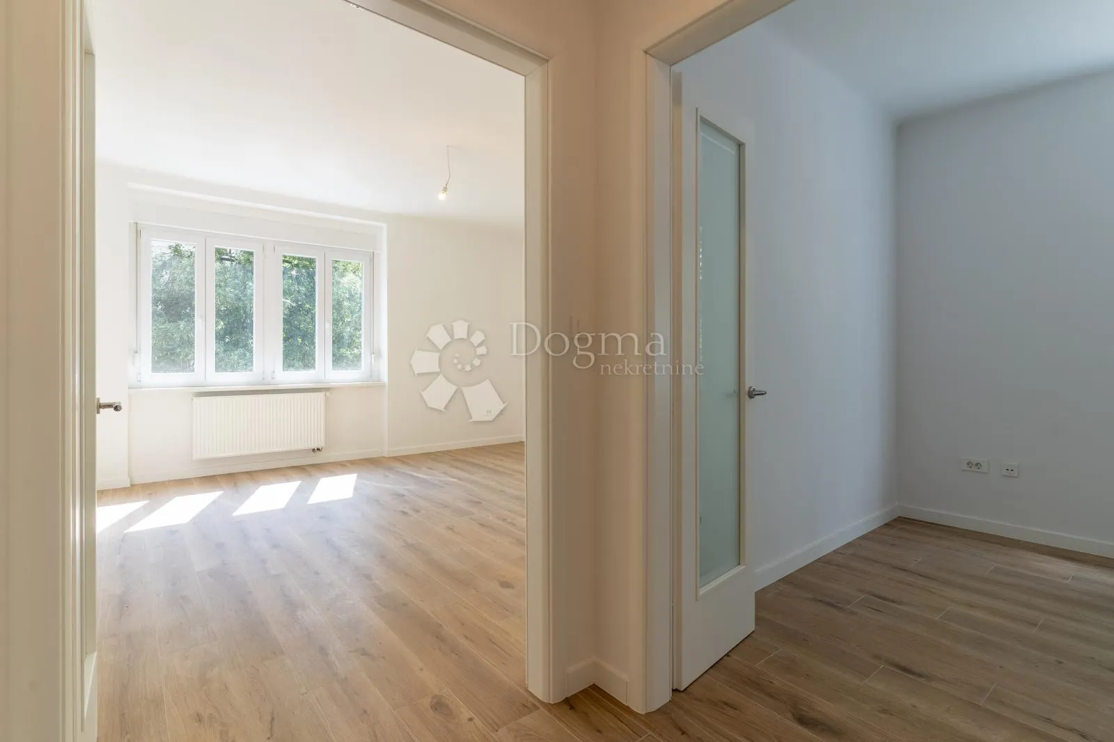 novoadaptiran (2026) 4s stan 110m2 na vrhunskoj lokaciji donji grad - slika 13
