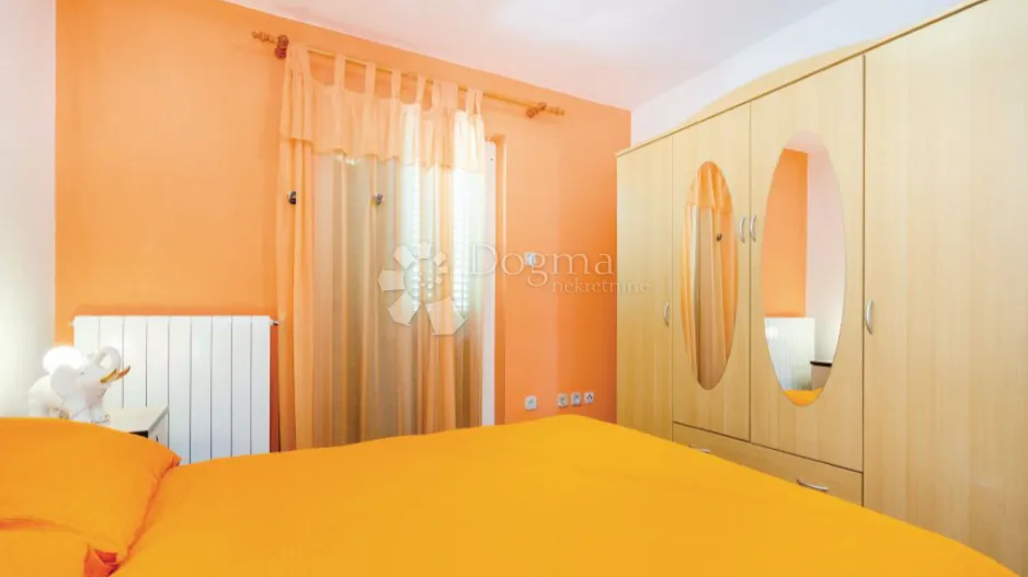 odlična kuća za investiciju i život - slika 18
