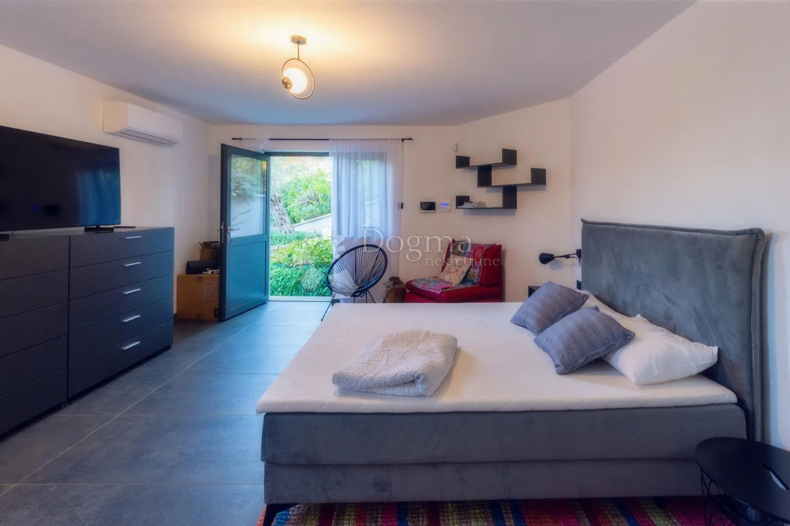 villa sa prekrasnim pogledom na more i bazenom - slika 26