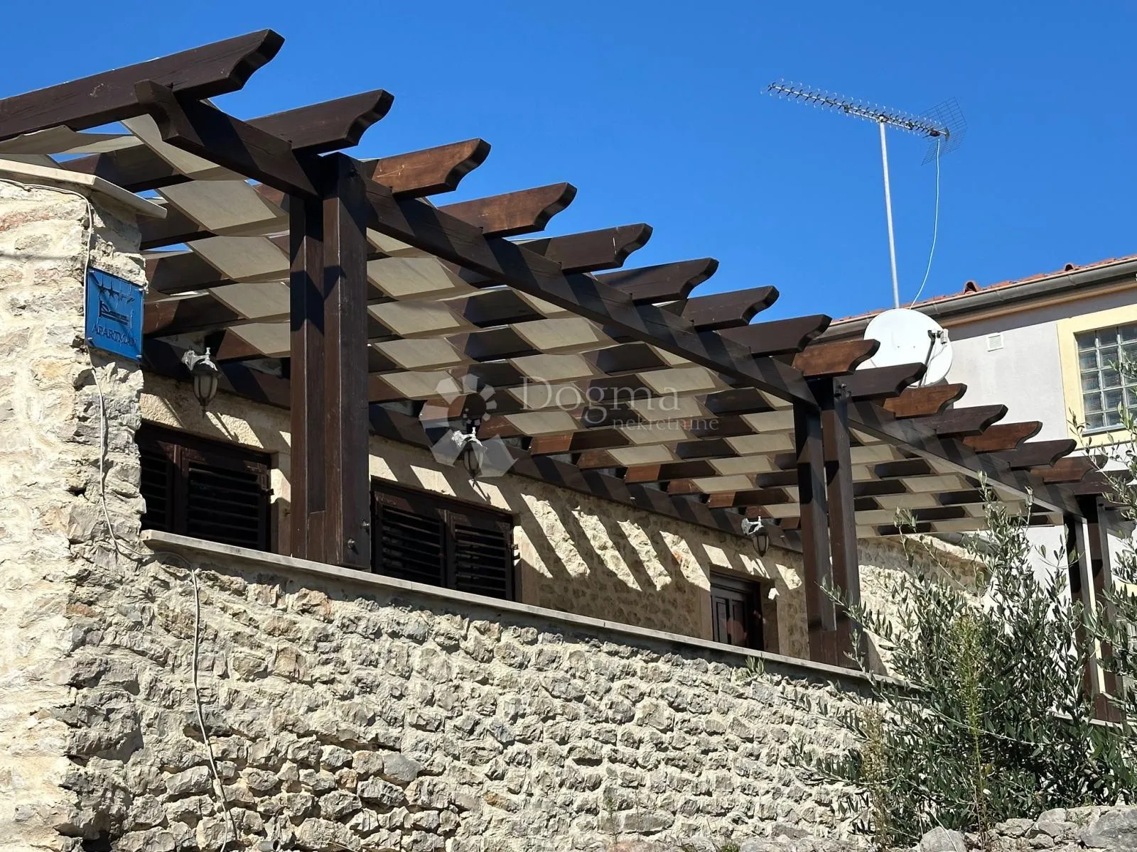 uređeni trosoban stan 128m2 u kamenoj kući - zadar(arbanasi) - slika 2