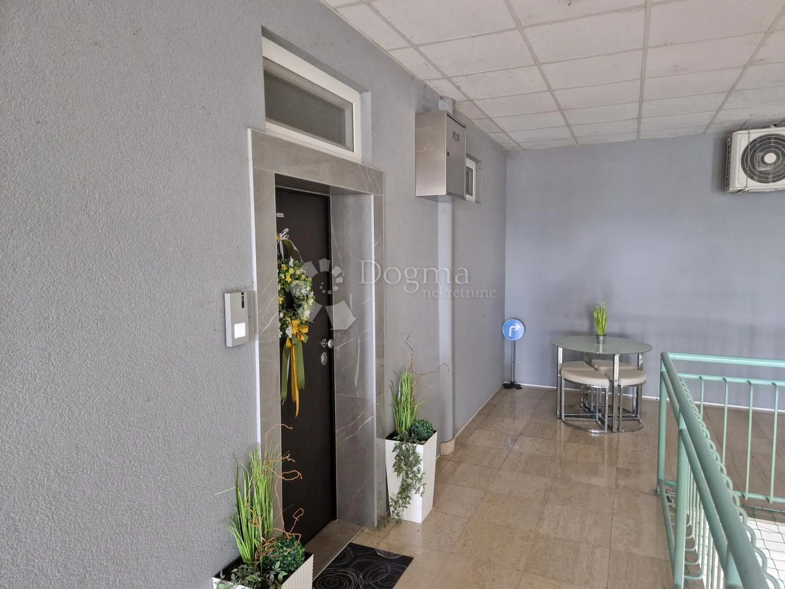 ekskluzivan stan u samom centru ivanca – vrhunski dizajn, pogled na ivančicu - slika 11