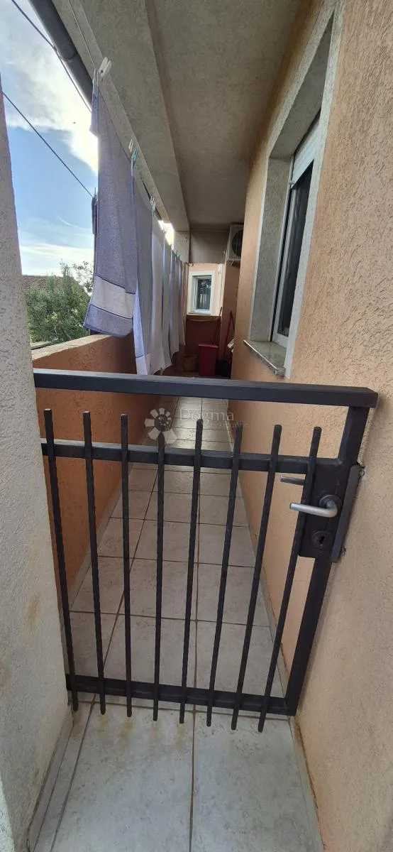 kuća sa 2 stana i bazenom - slika 130