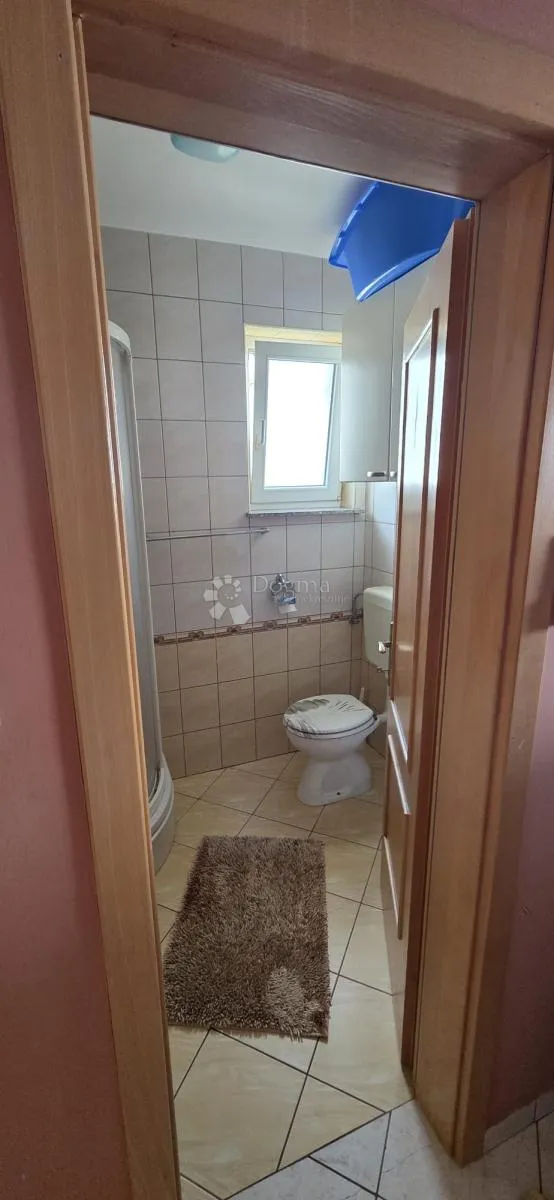 trosobni stan u novalji - slika 12