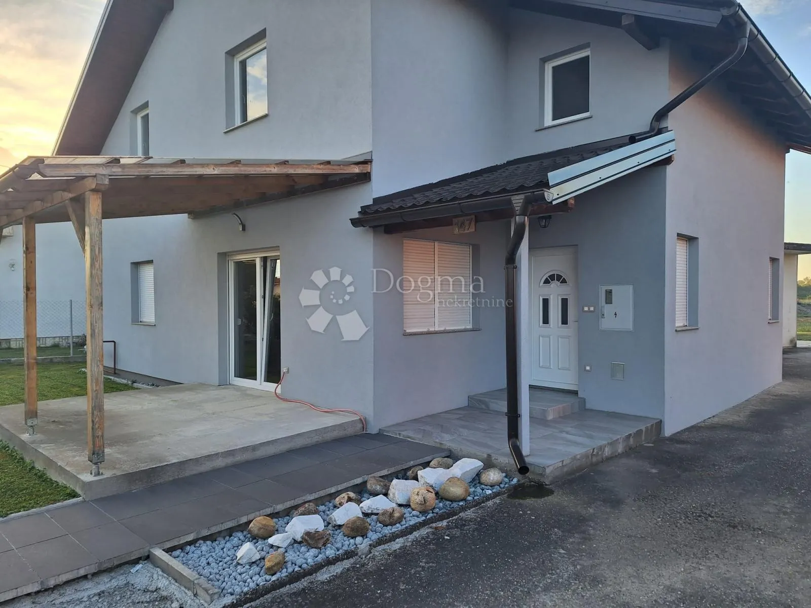 kuća s dva stana + mogućnost trećeg stana – ivanić-grad - slika 20