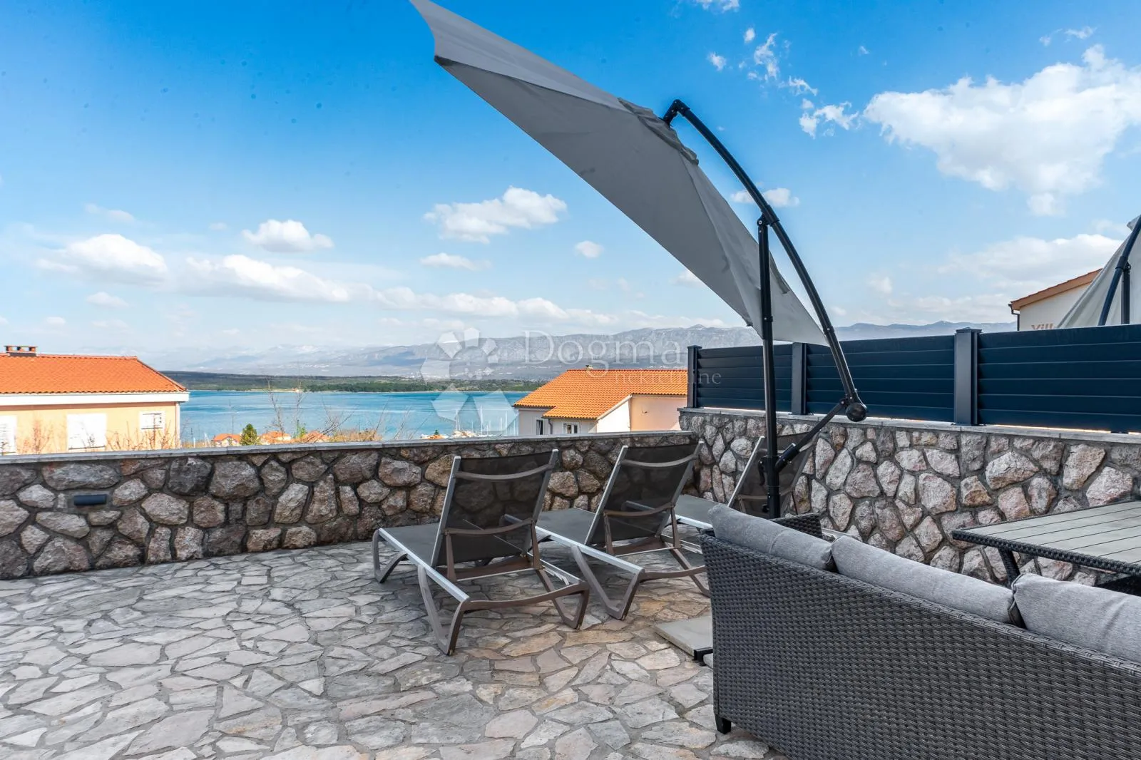 klimno, apartman na samo 250m od mora s okućnicom - slika 7