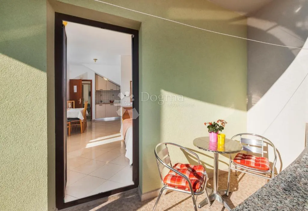 kuća sa apartmanima - slika 6