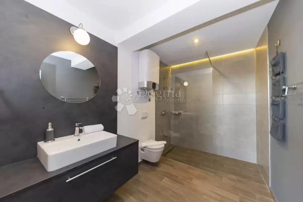 moderna villa sa bazenom- žerava - slika 30