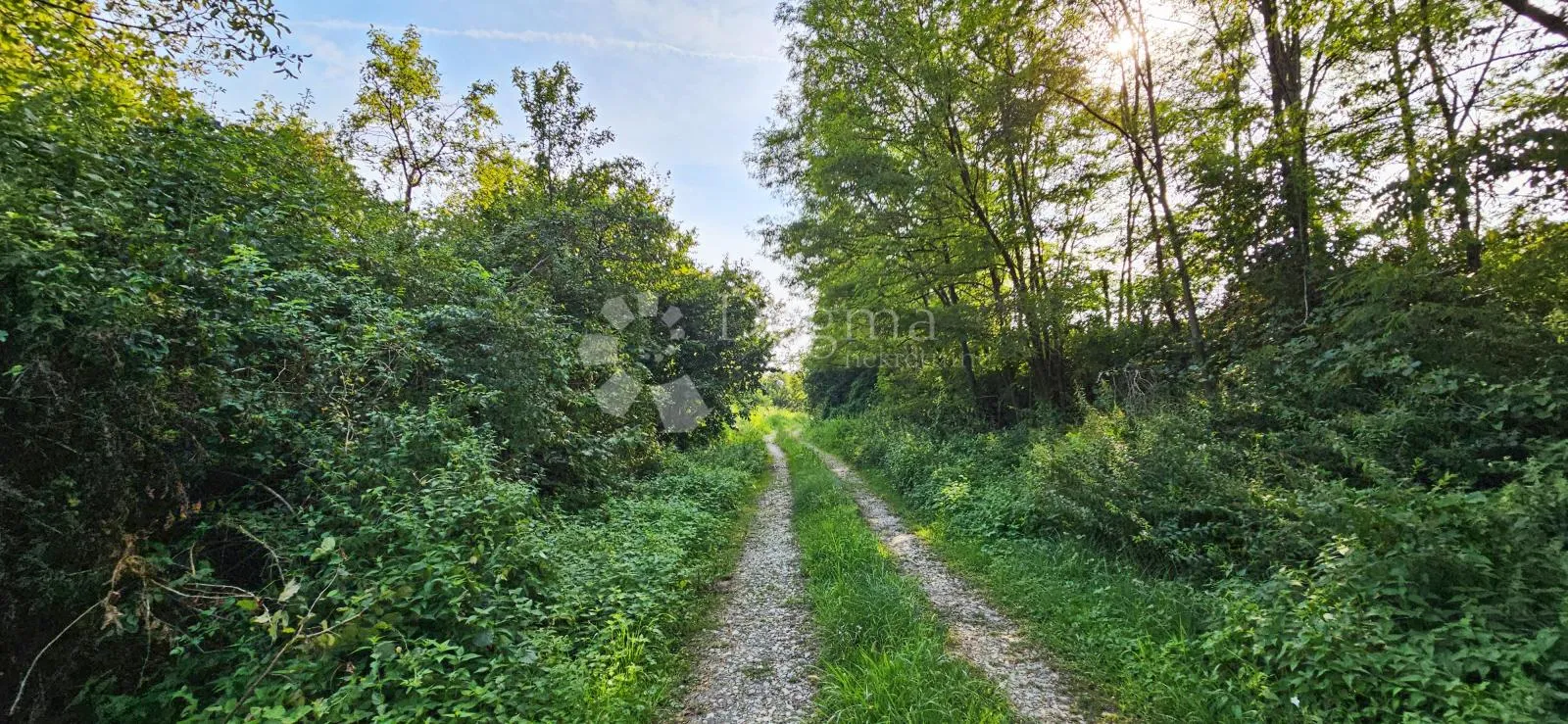 veliko građevinsko zemljište s kućom za rušenje - slika 10