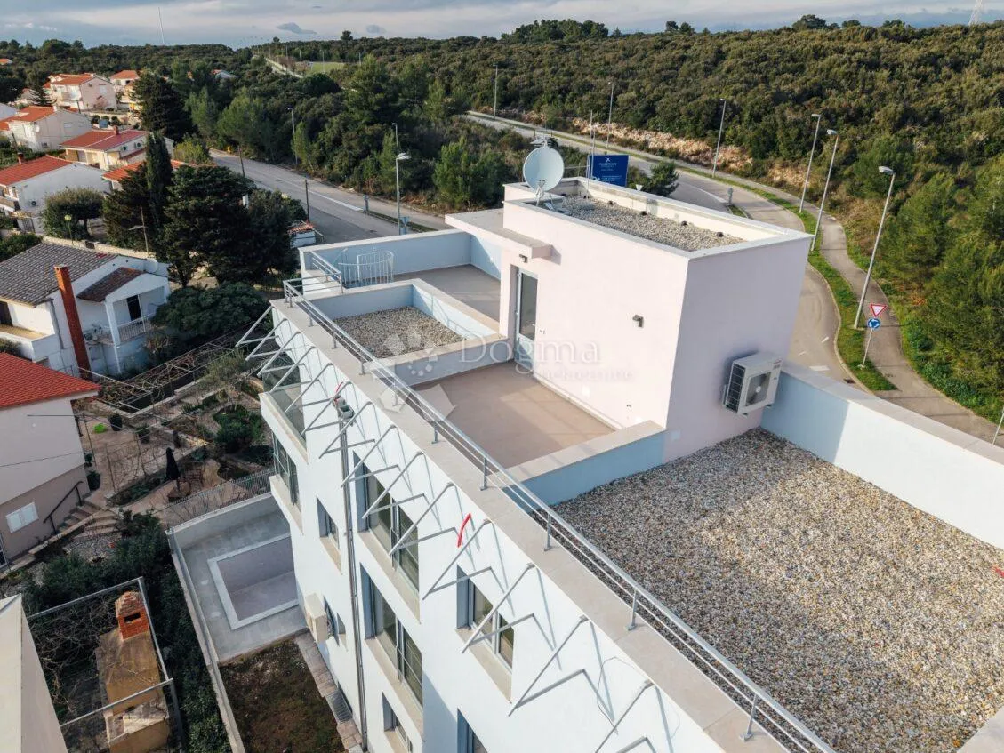 petrčane - s2 luksuzan stan s vrtom i krovnom terasom - slika 22