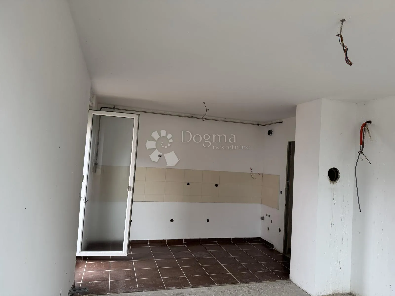 prilika! stan s garažom na top lokaciji u varaždinu – roh bau - slika 7