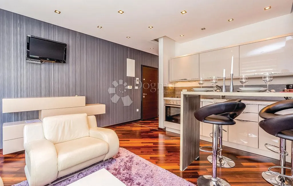 apartman sa unutarnjim bazenom 10m od mora - slika 3