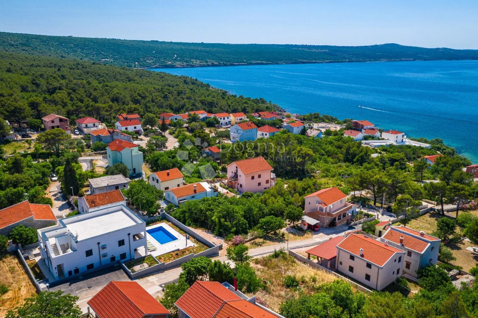 kuća s bazenom i pogledom na more – novigrad - slika 30