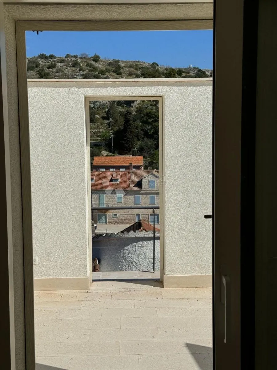drugačija vila s bazenom, brač, bobovišća - slika 12