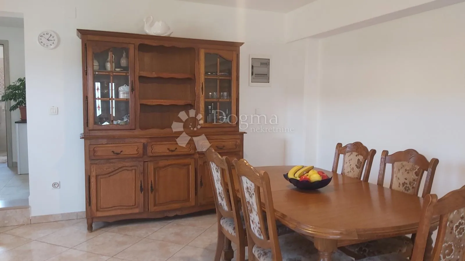 labin, prekrasna kuća u okolici labina s velikom okućnicom - slika 23