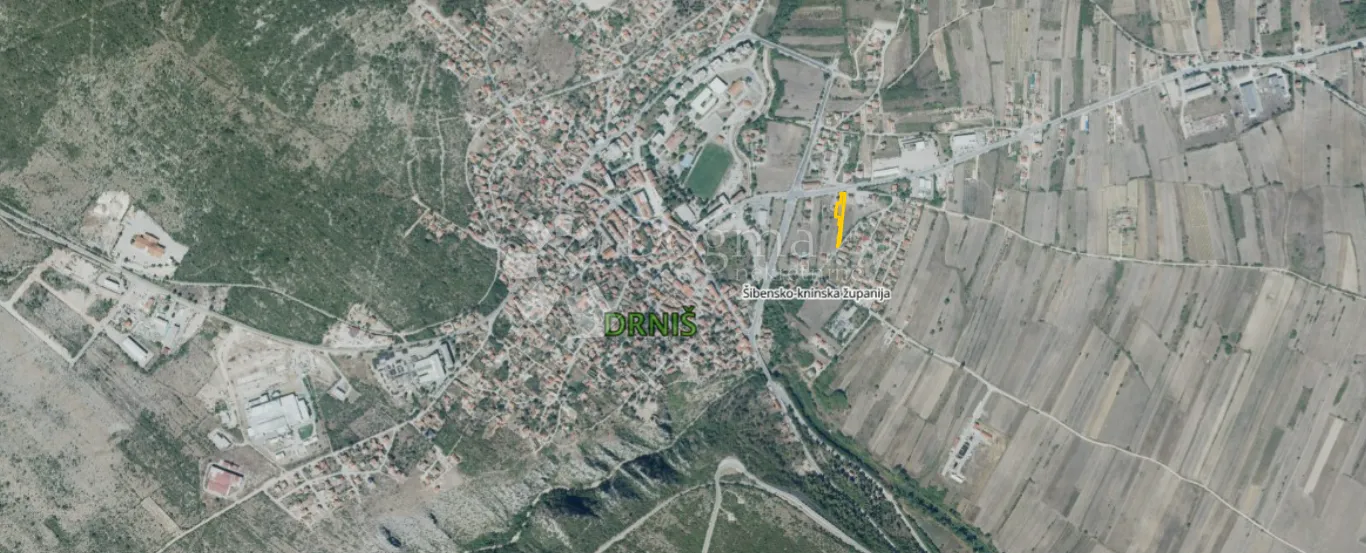 građevinsko zemljište u centru drniša - slika 1