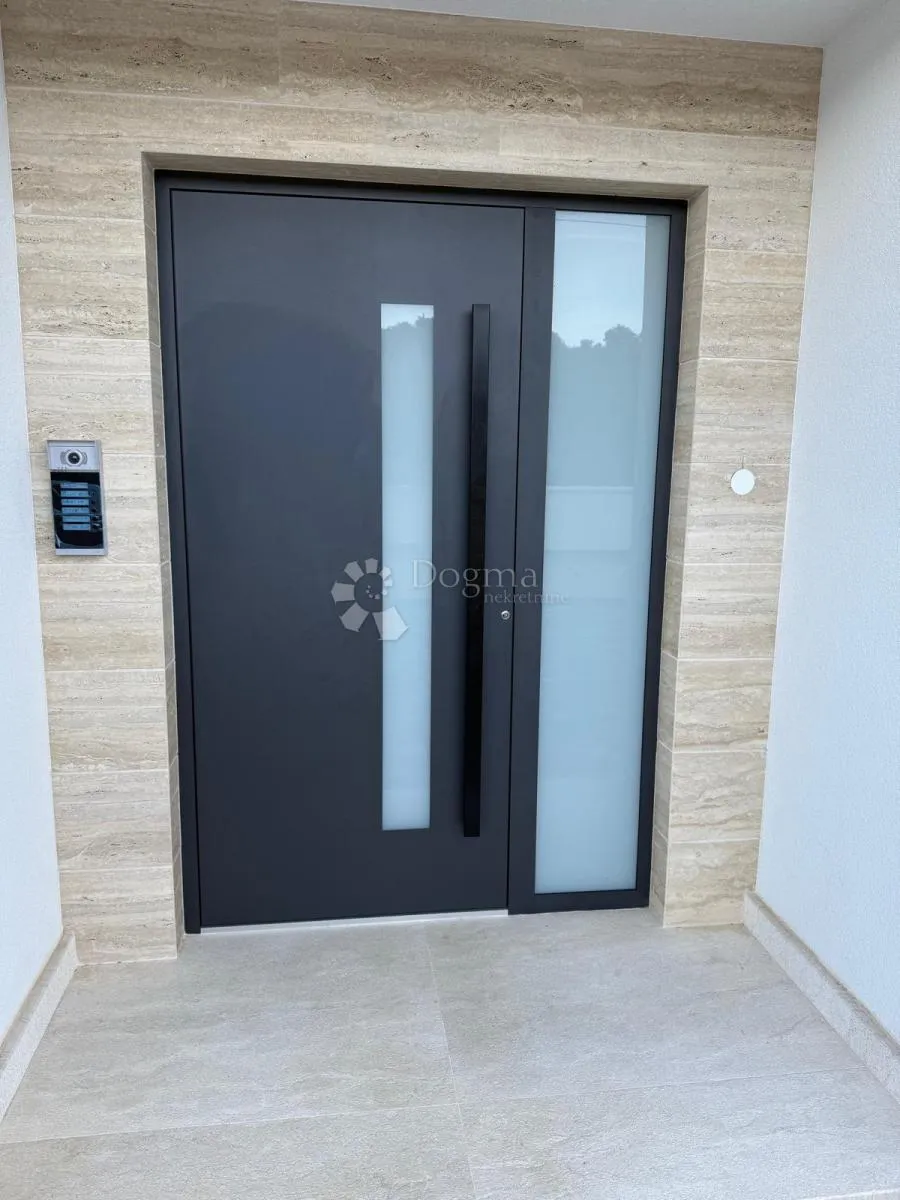luksuzan namješten penthouse s pogledom na more - slika 41