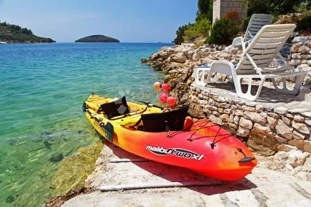 mali obiteljski hotel, prvi red do mora, vela luka - slika 8