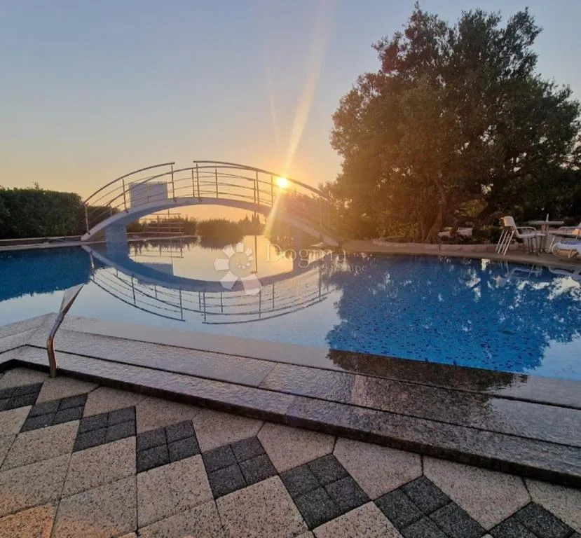 prodaje se – vila s neprocjenjivim pogledom na more, otoke i primošten - slika 33