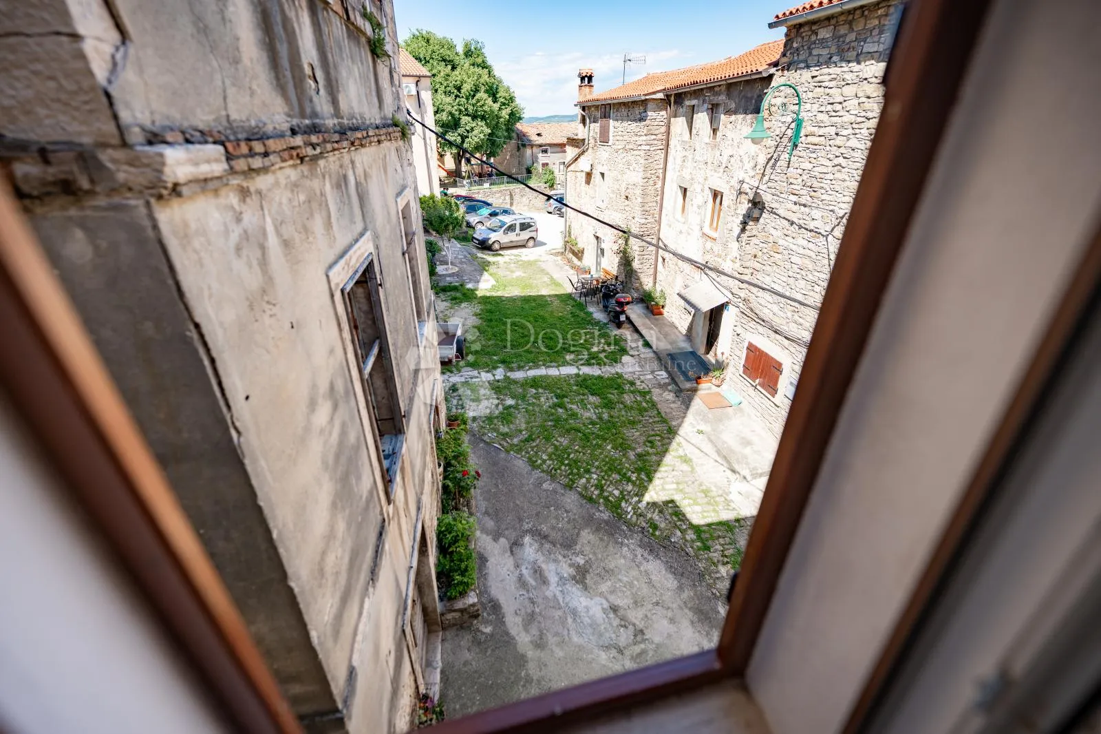 samostojeća kuća u centru buja - slika 6