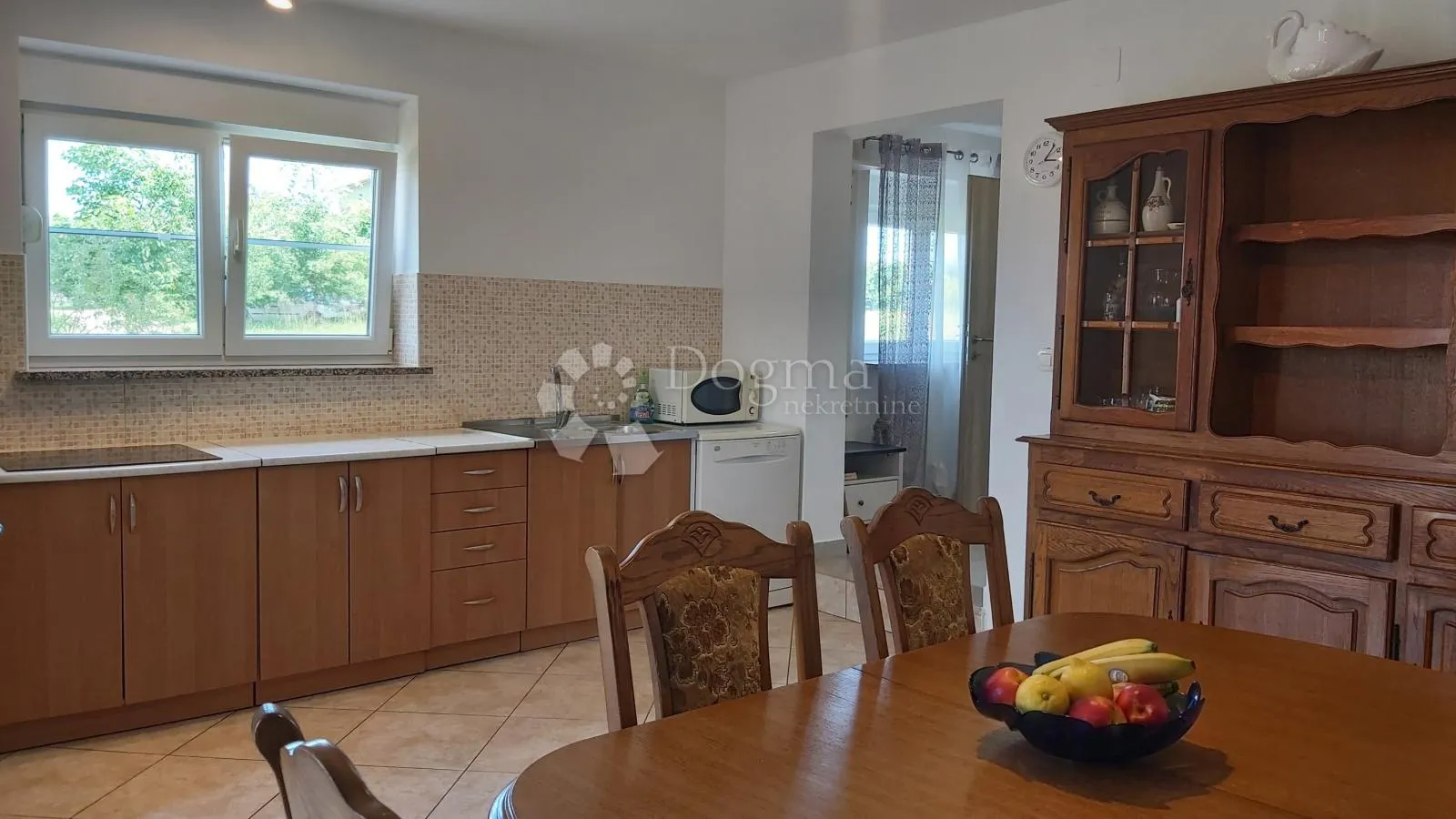 labin, prekrasna kuća u okolici labina s velikom okućnicom - slika 24