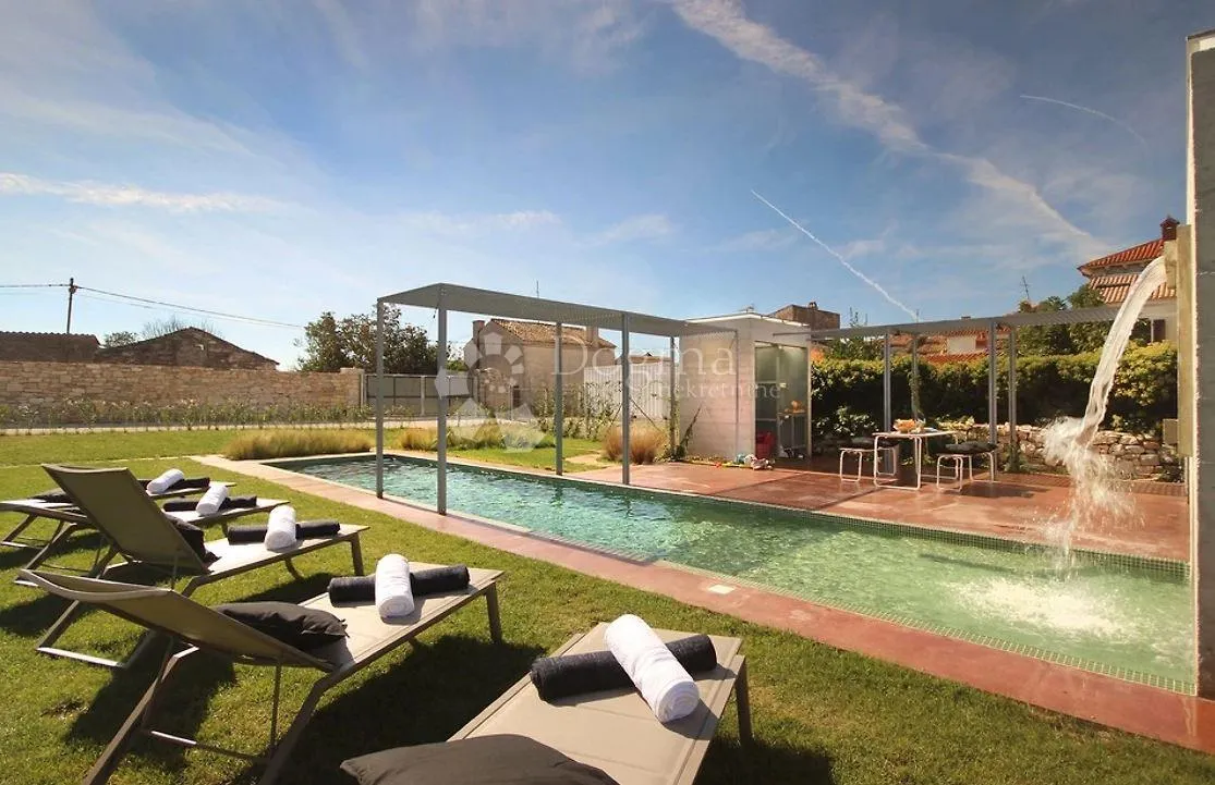 Villa I Dependanca Sa Bazenom I Okućnicom - Vodnjan