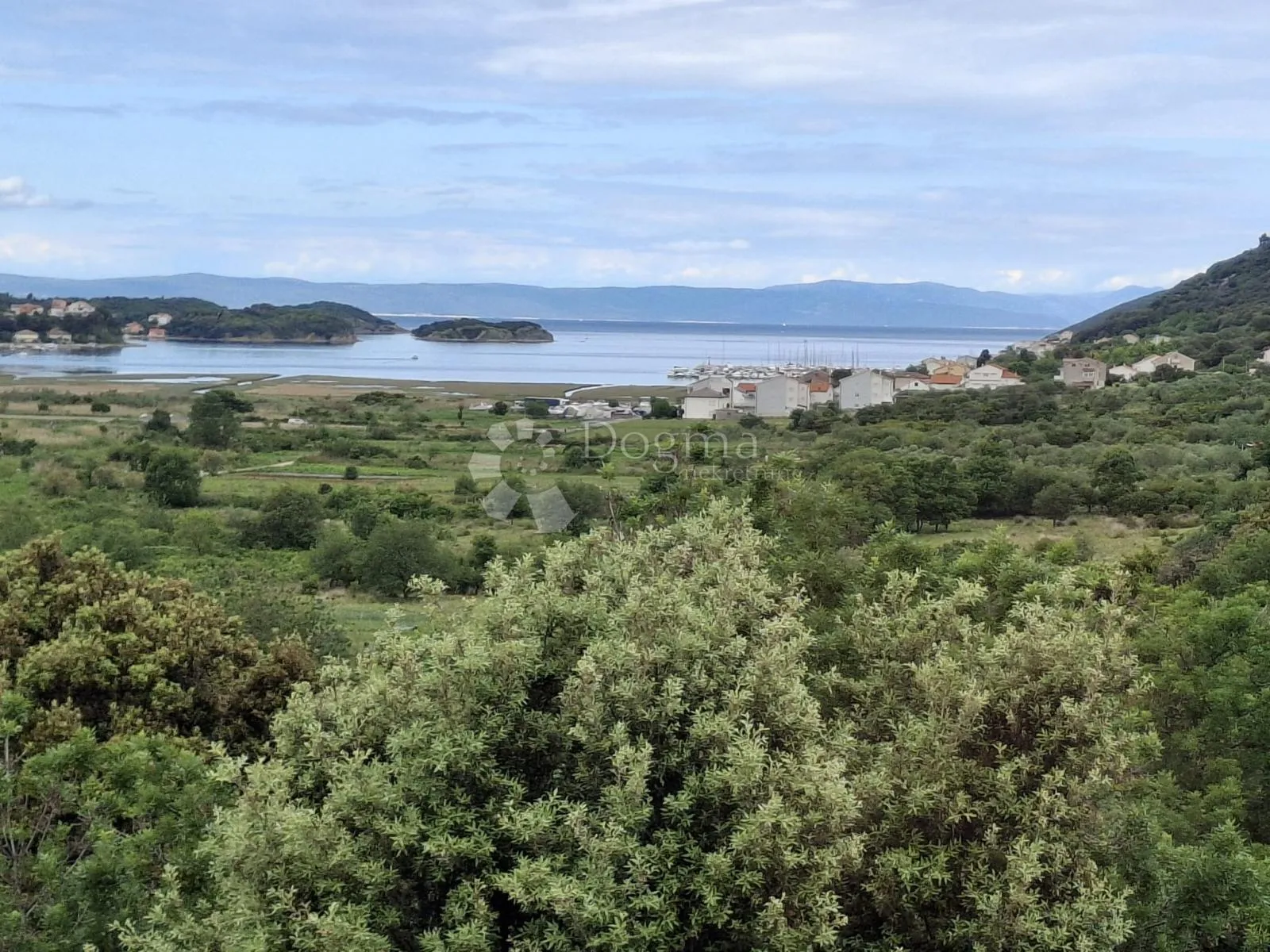 dvosoban stan u potkrovlju u supetarskoj drazi. pogled na more! - slika 4
