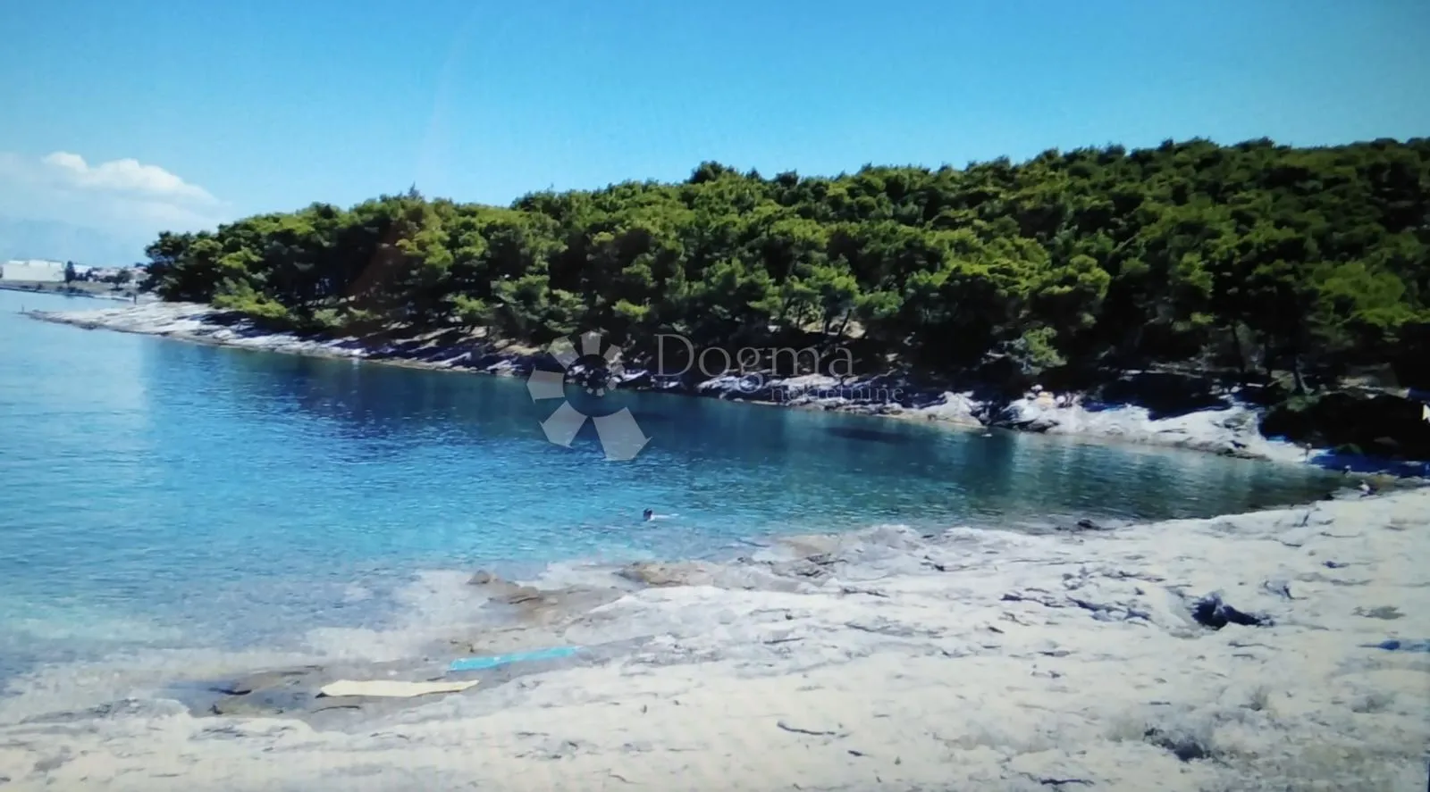 otok brač, splitska, zemljište 500 m2, 100 m od mora - slika 1
