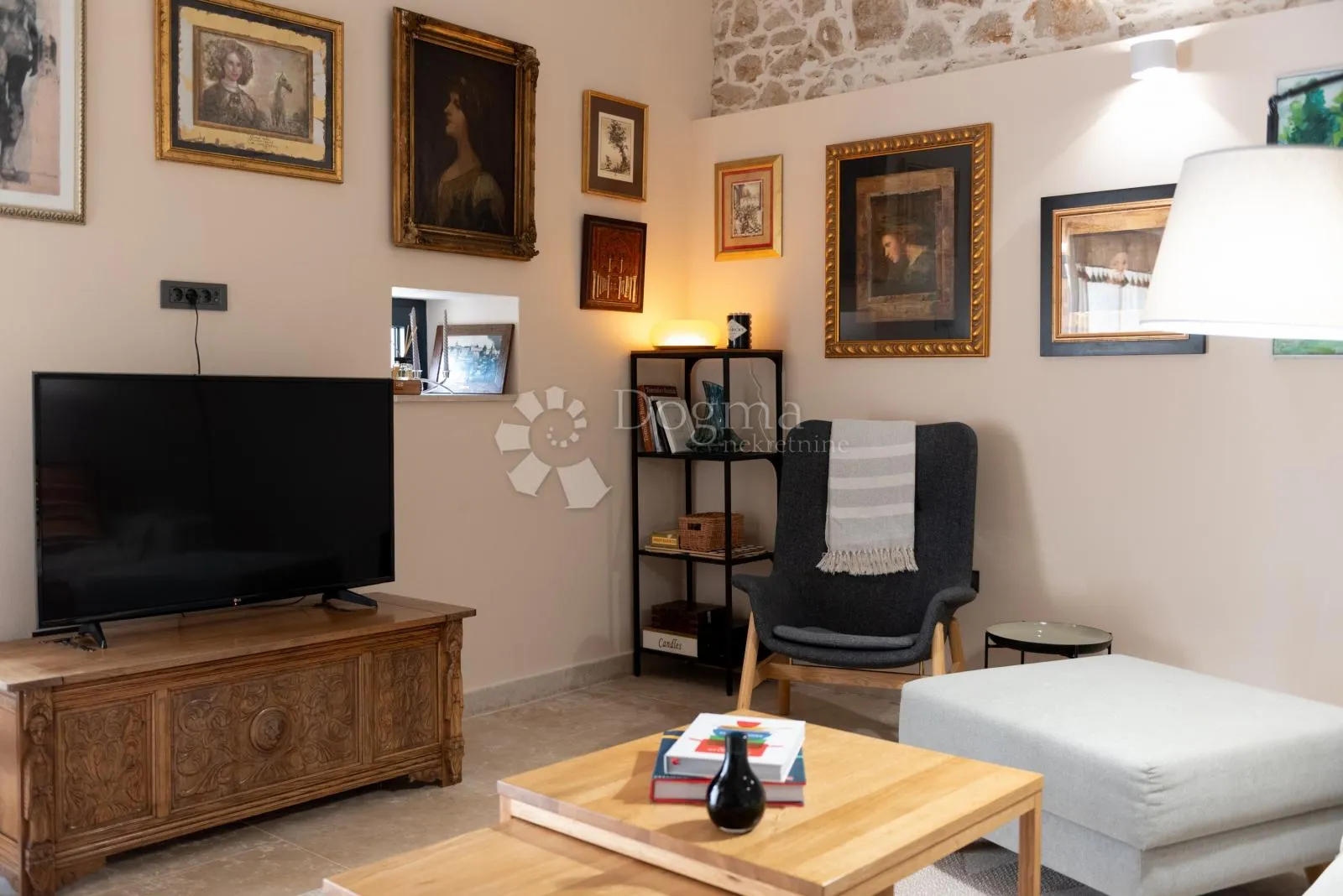 kamena villa s bazenom na mirnoj loakciji - slika 7