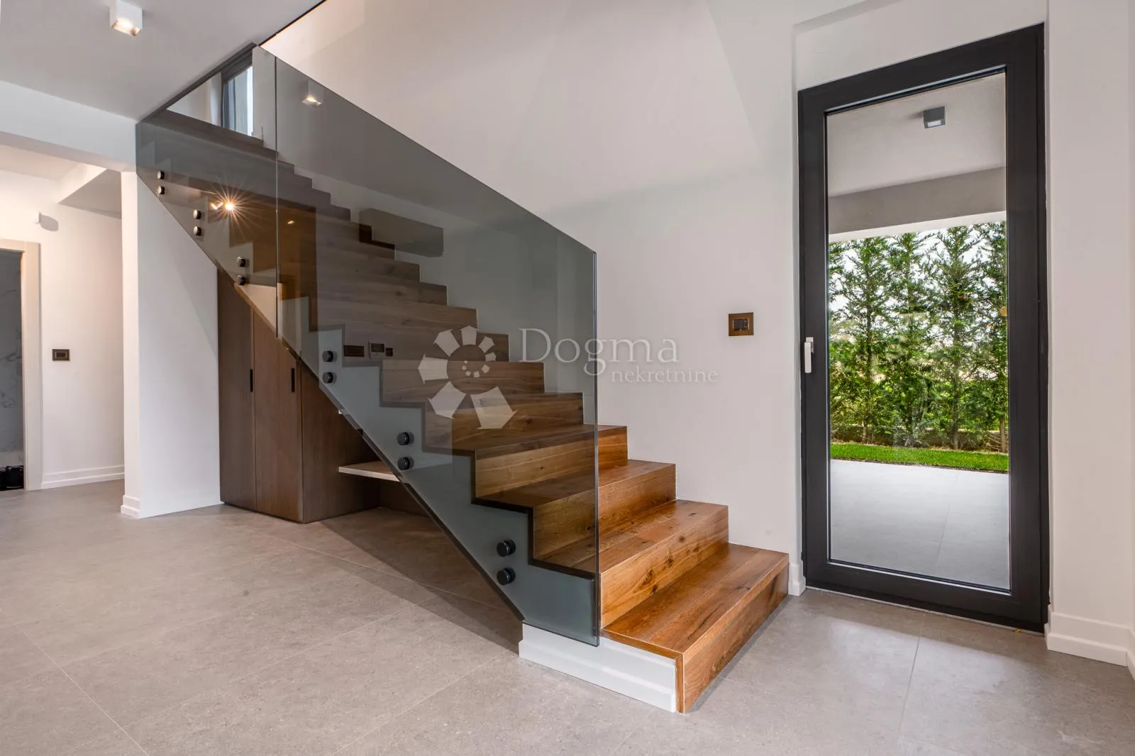 istra moderna villa sa grijanim bazenom - slika 17