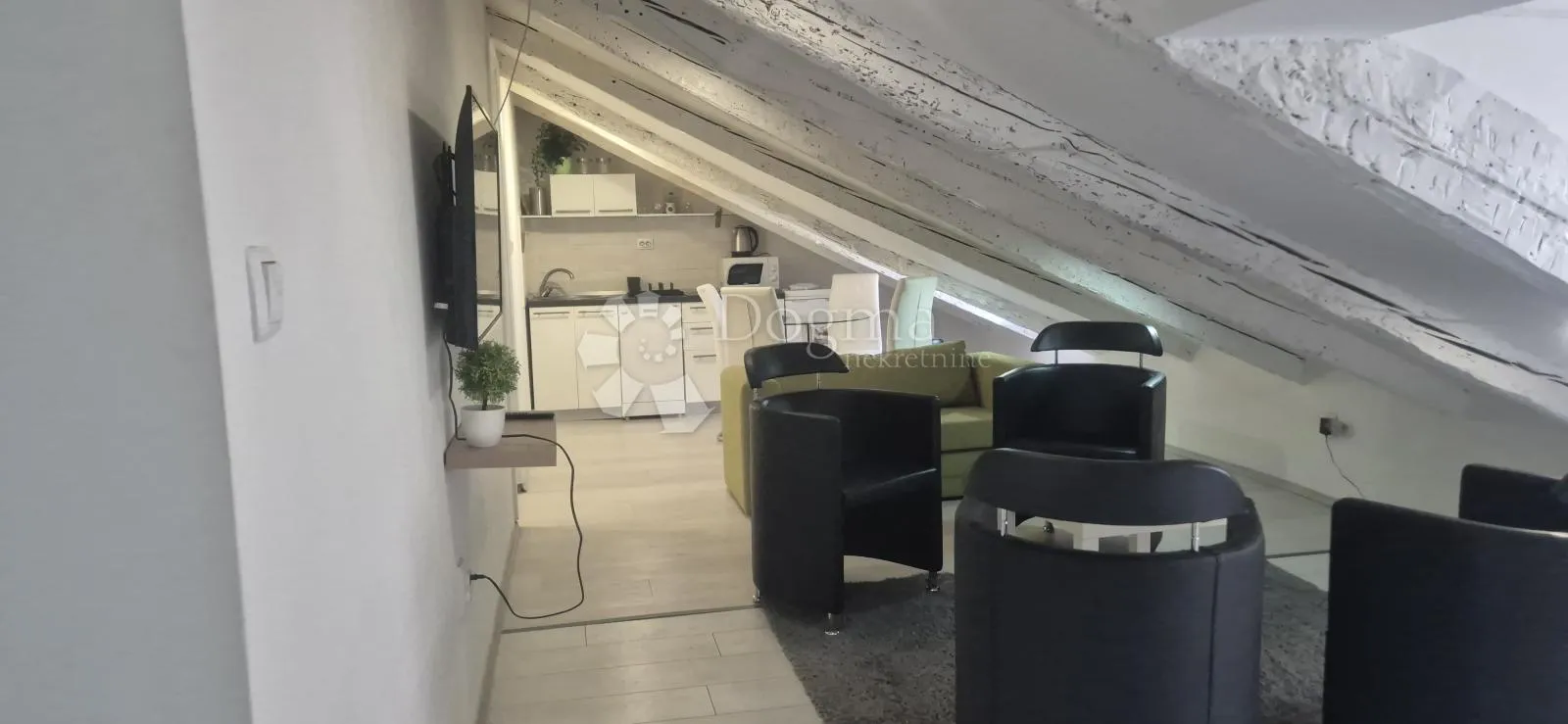 dva apartmana u strogom centru - slika 17