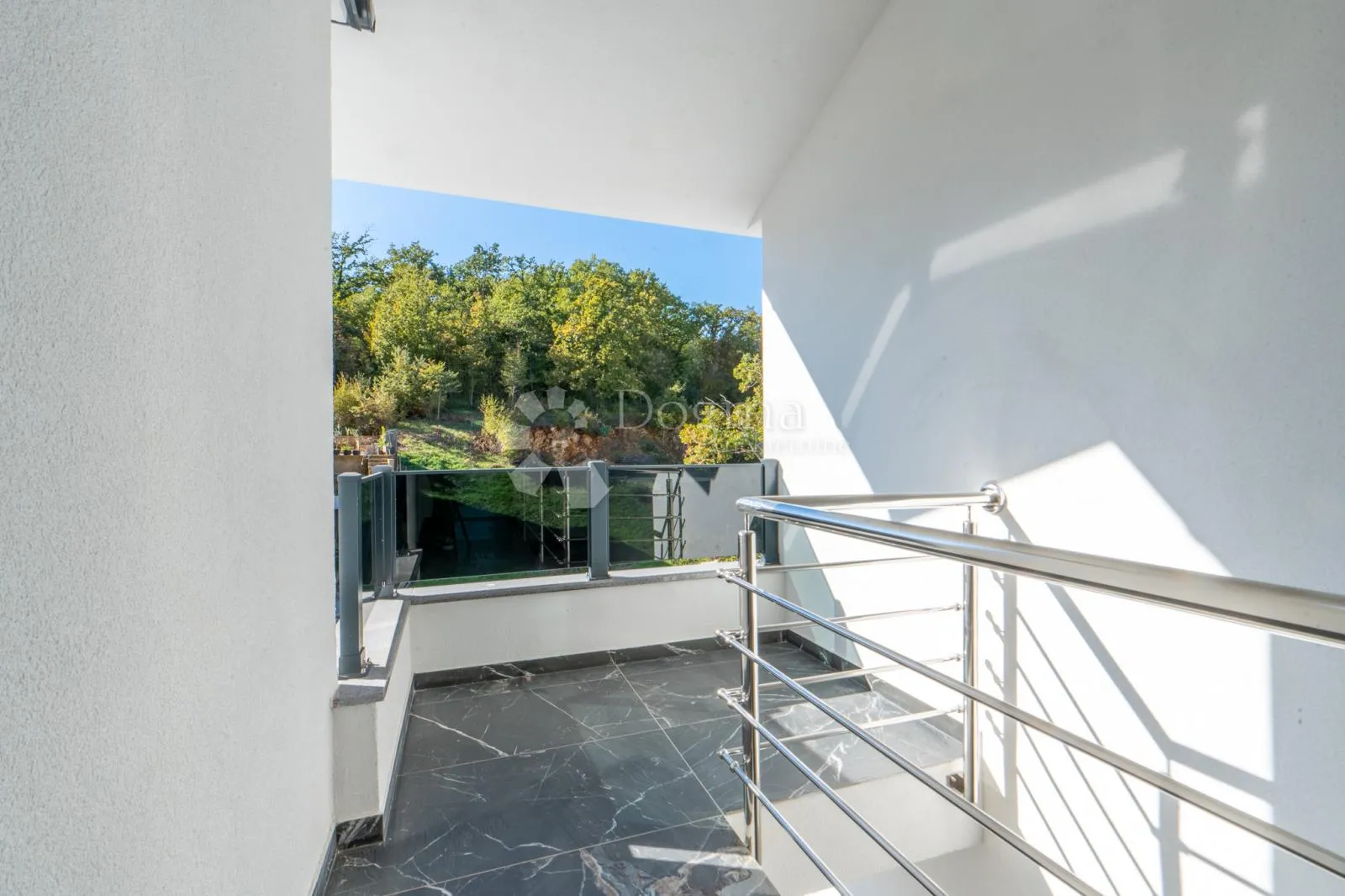 apartman u novogradni - uvala soline - slika 1