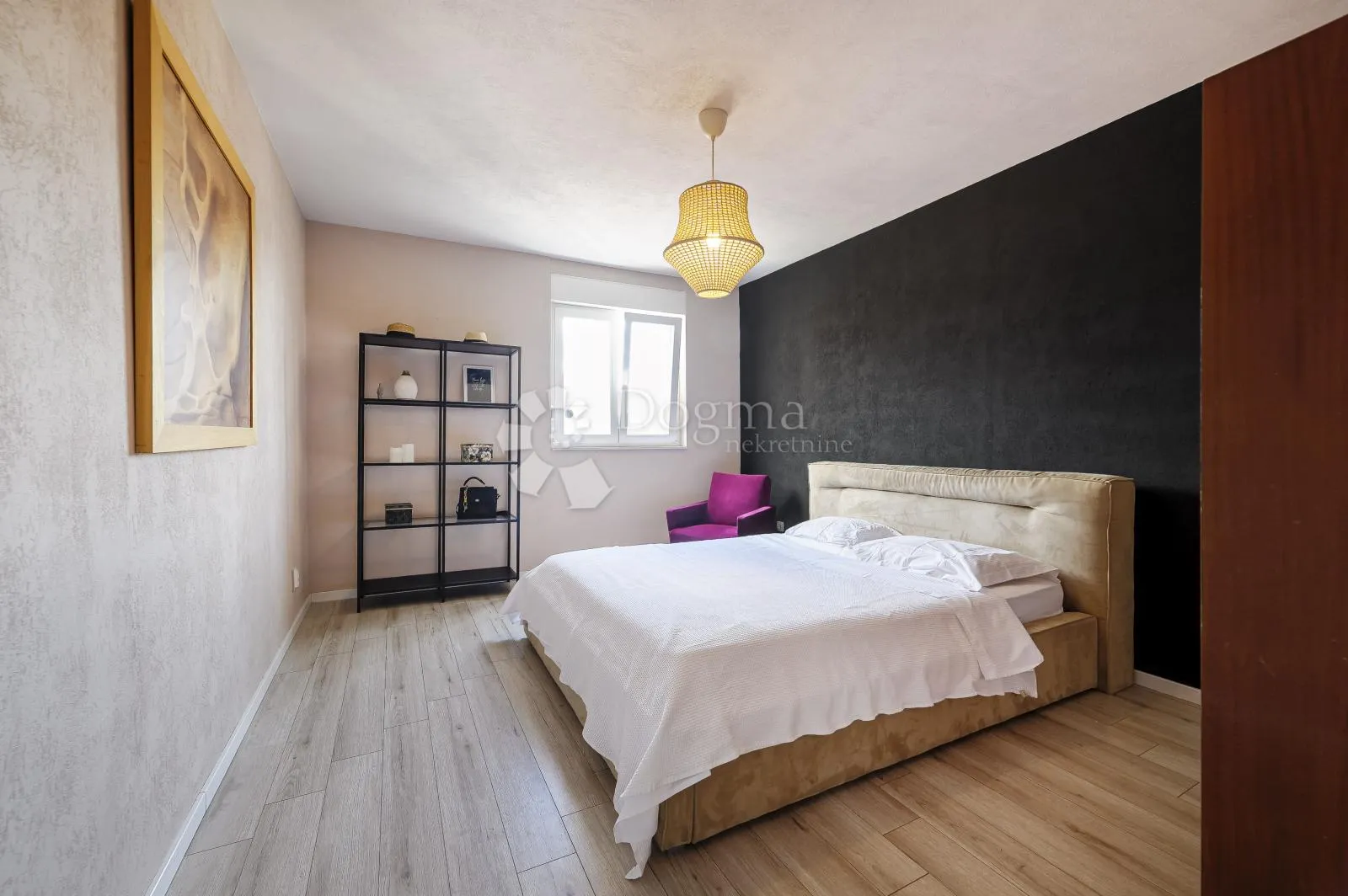 šibenik - renovirani stan u centru grada - slika 11