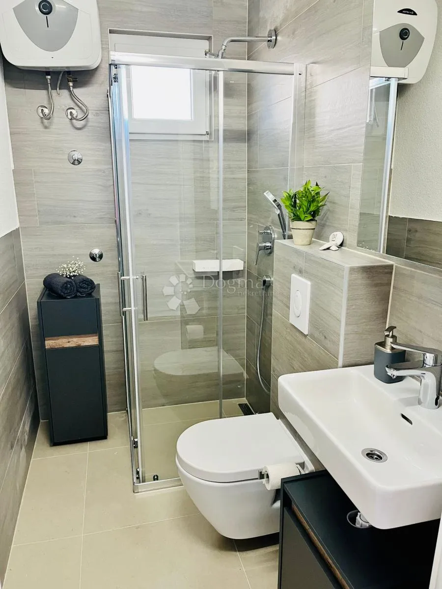 rogoznica- prilika! kuća s 5 apartmana 150m od plaže - slika 16