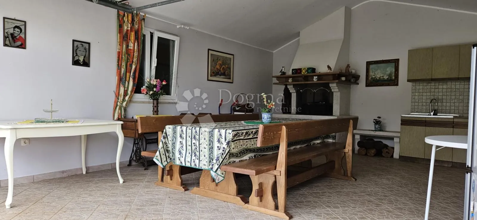 ekskluzivno kuća na osami, okružena šumom - slika 26
