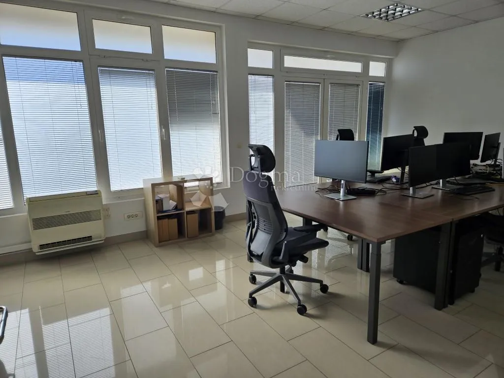 novo u ponudi - zamet - cca 185 m2 - slika 3
