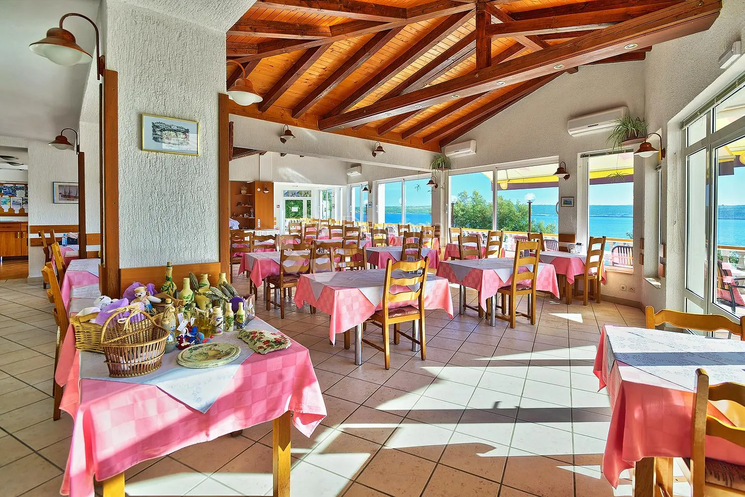 predivan hotel na plaži - slika 9