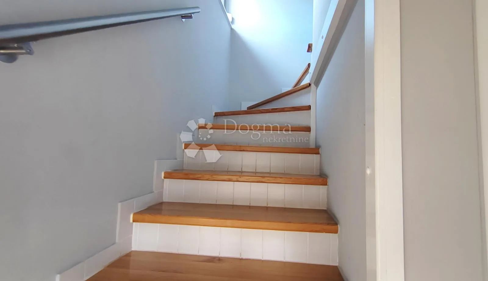 dvoetažni stan 250 m2- vrapčanska ulica!!! - slika 9