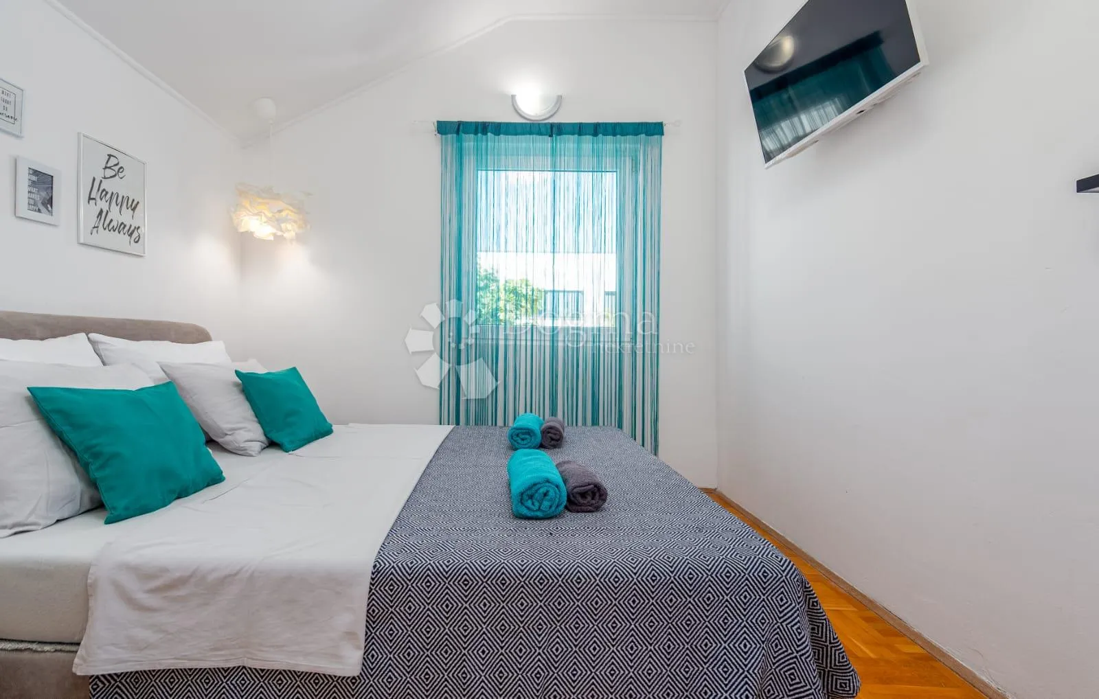 tri apartmana s bazenom - slika 55