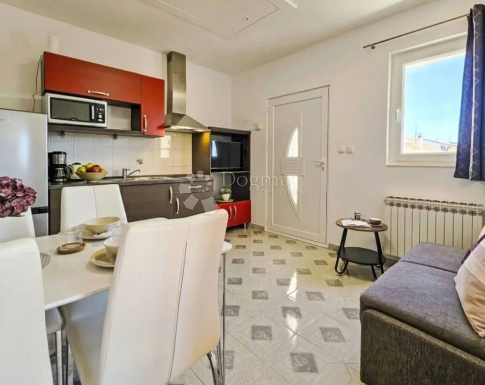 tribunj - iznimna apartmanska kuća s predivnim vrtom i bazenom - slika 18