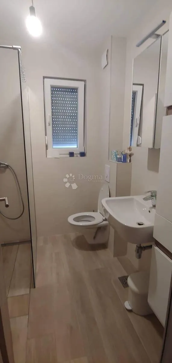 lijepi apartman sa terasom u novogradnji u barbatu - slika 9