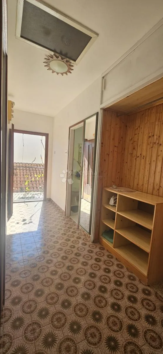 kuća sa 3 stana - slika 37