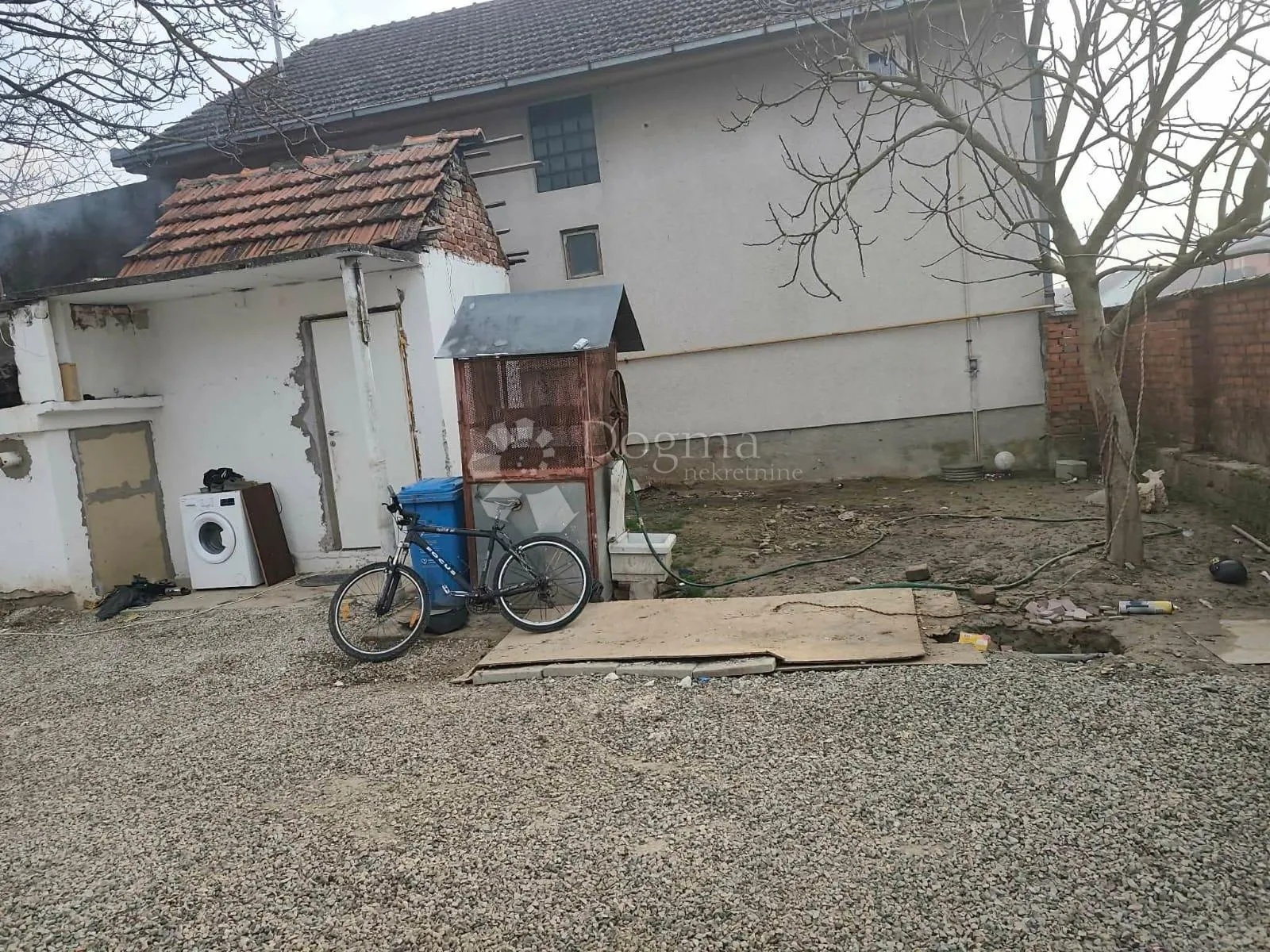kuća s okućnicom i velikim zemljištem u koški - slika 24