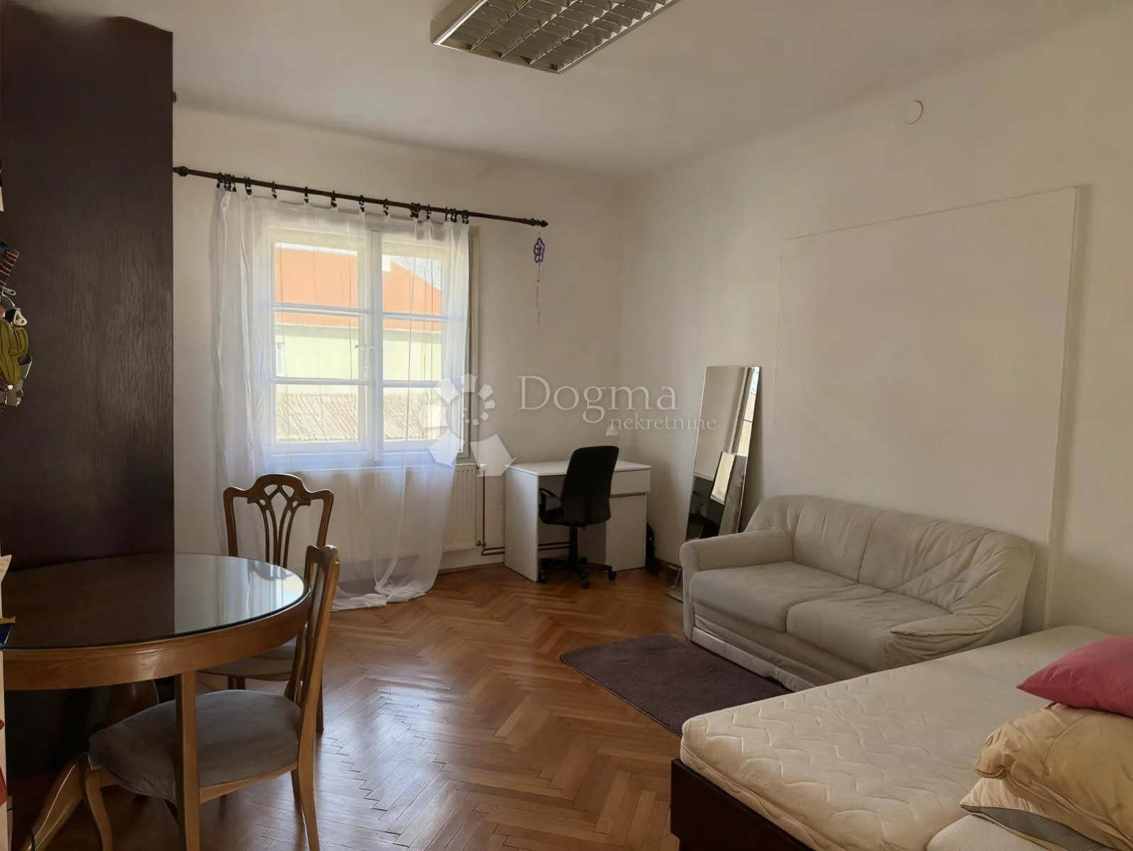 prostran stan na trešnjevci – 142 m² za obnovu - slika 7
