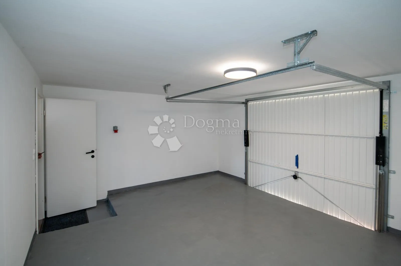 elegantno obnovljena kuća s pogledom – daruvar - slika 27