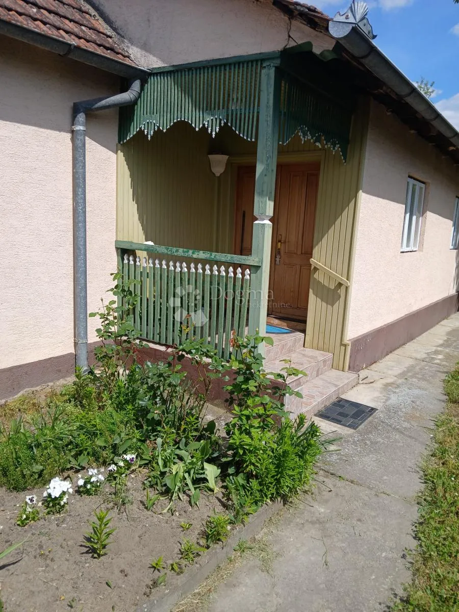 tradicionalna kuća s velikom okućnicom u đurđevcu - slika 10