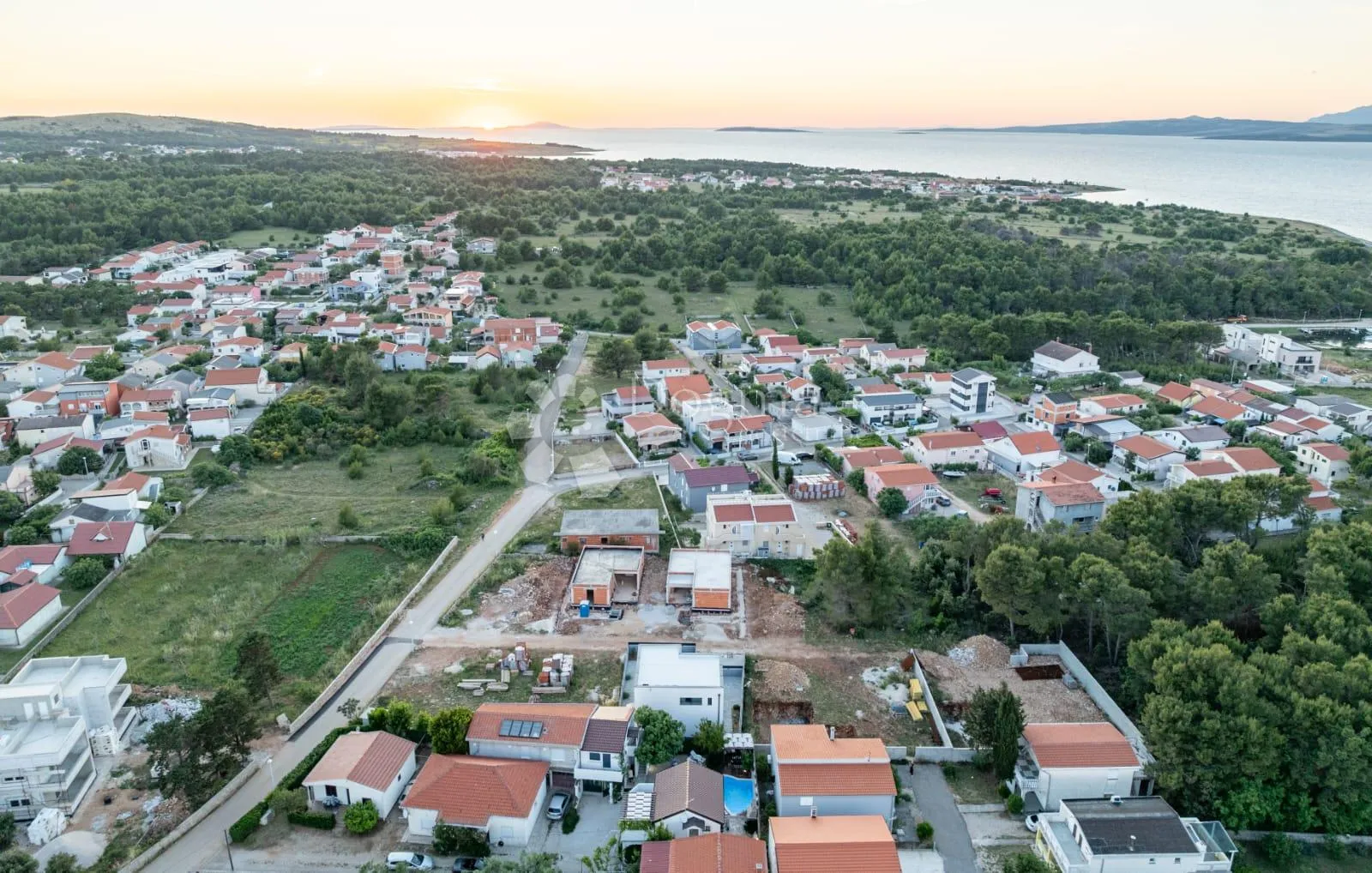tri apartmana s bazenom - slika 85