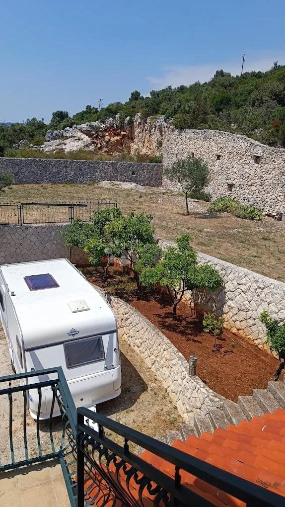 kuća s 4 apartmana - marina - slika 3