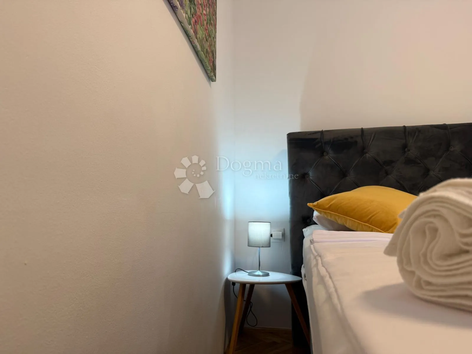 dva luksuzno renovirana apartmana rustikalnog šarma – vrhunska investicija u srcu pule - slika 13