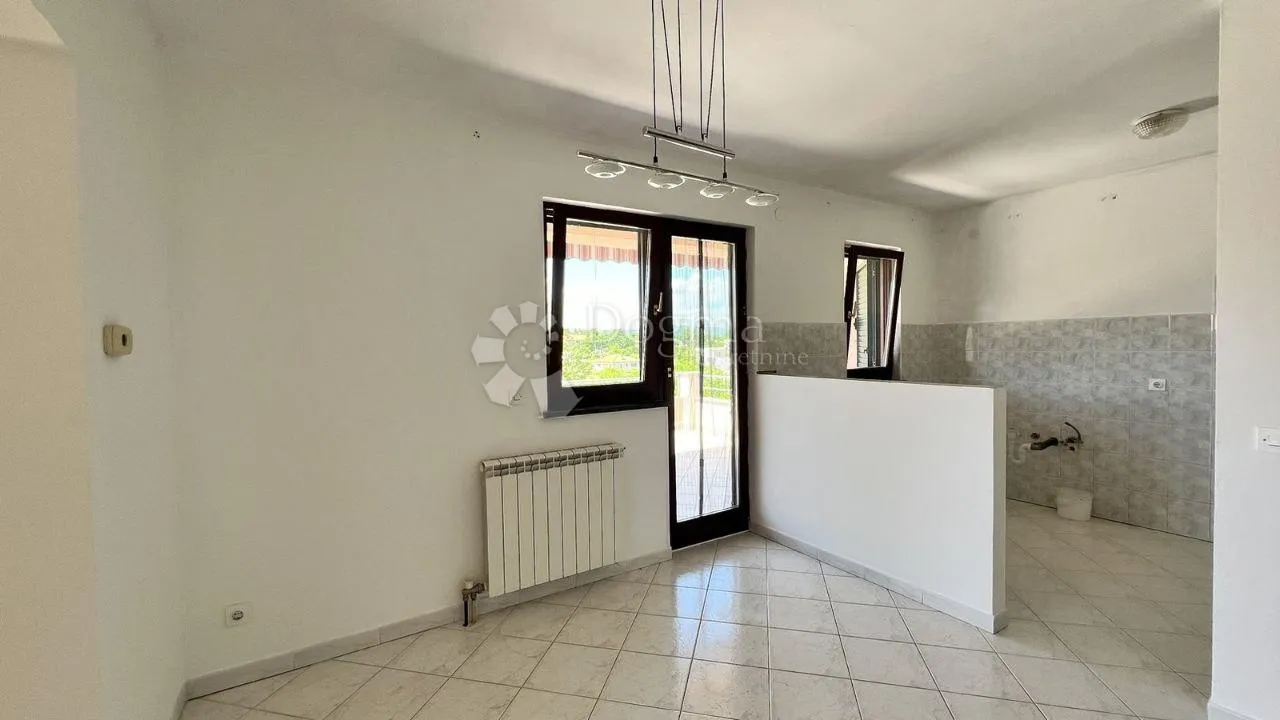 kuća sa 3 stana i bazenom na top lokaciji - slika 32