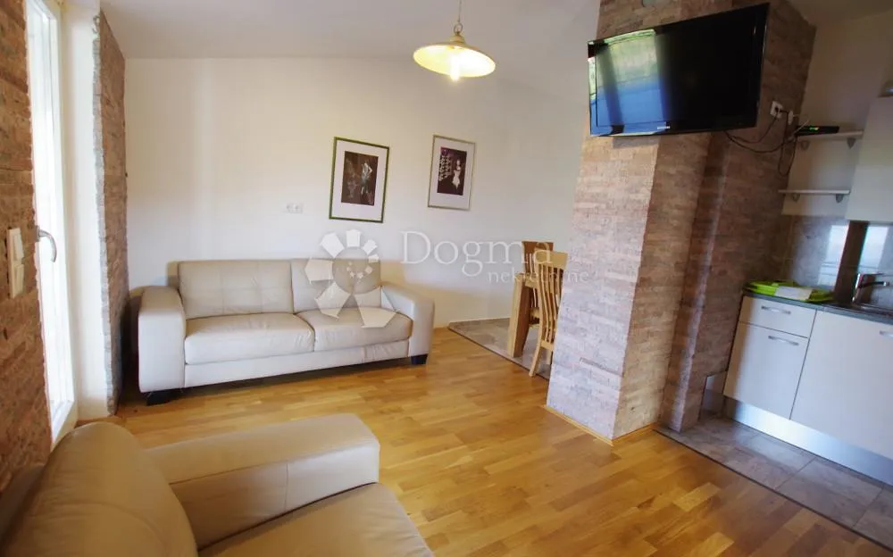 apartmanska kuća s bazenom na frekventnoj lokaciji! - slika 36